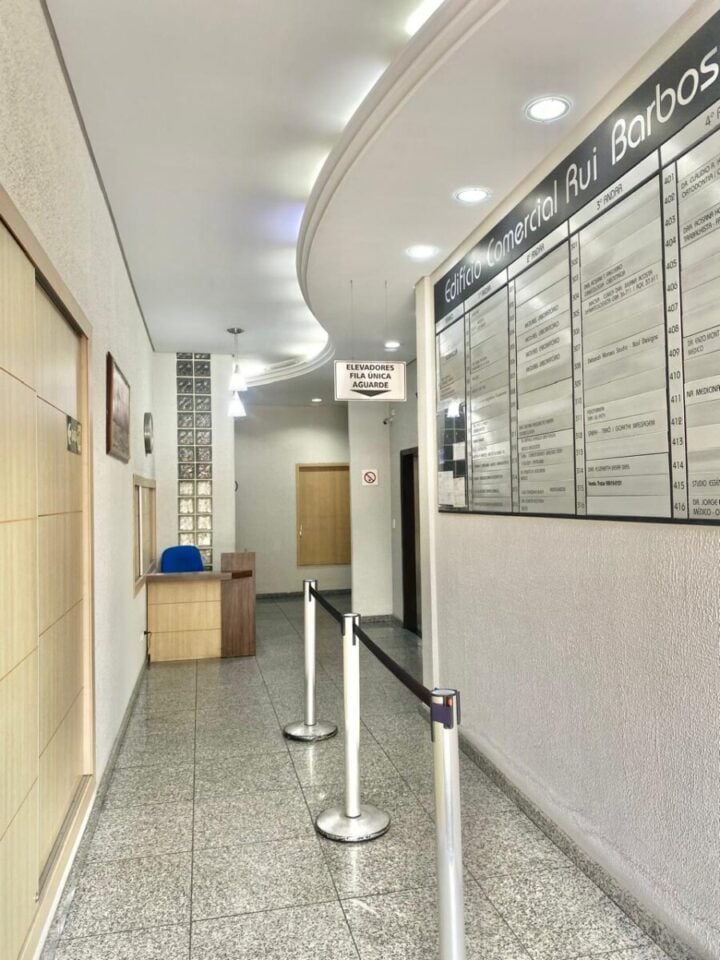 SALA COMERCIAL NO CENTRO DE CURITIBA 35 M² REFORMADA
