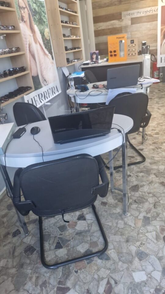Vendo instalações de ótica, com equipamentos e armações