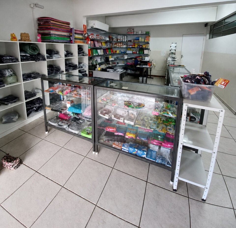 Papelaria à venda – Dentro de Colégio