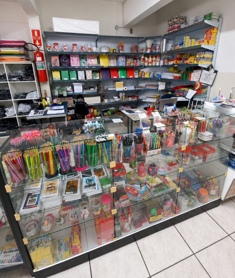 Papelaria à venda – Dentro de Colégio