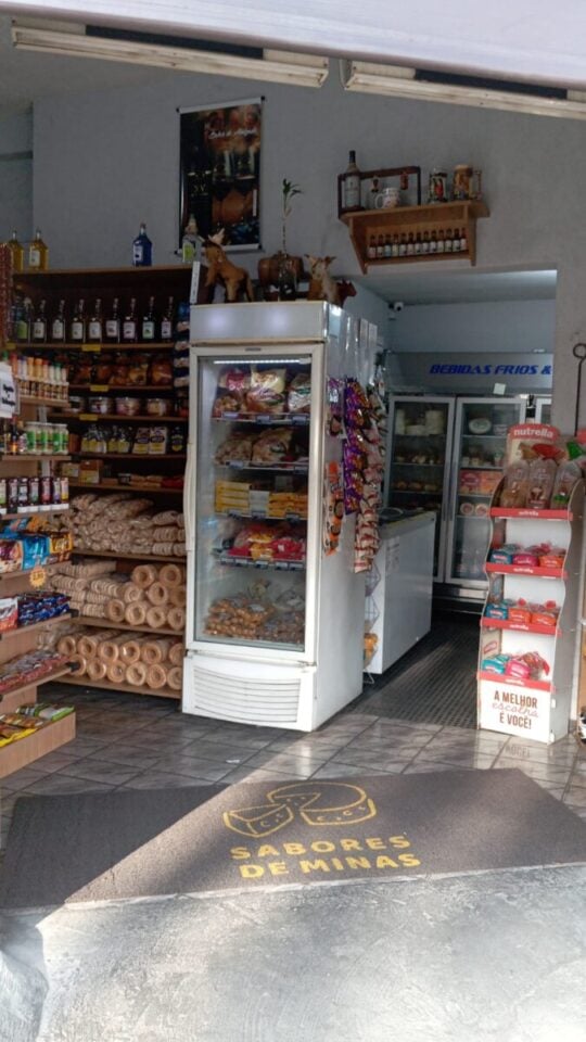 EMPÓRIO DE QUEIJOS E PRODUTOS SELECIONADOS À VENDA