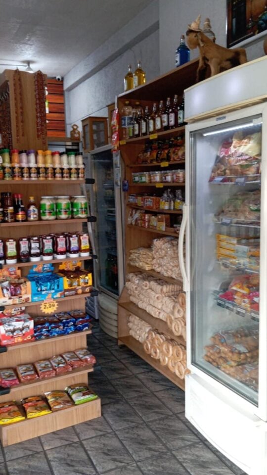 EMPÓRIO DE QUEIJOS E PRODUTOS SELECIONADOS À VENDA
