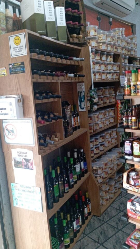 EMPÓRIO DE QUEIJOS E PRODUTOS SELECIONADOS À VENDA