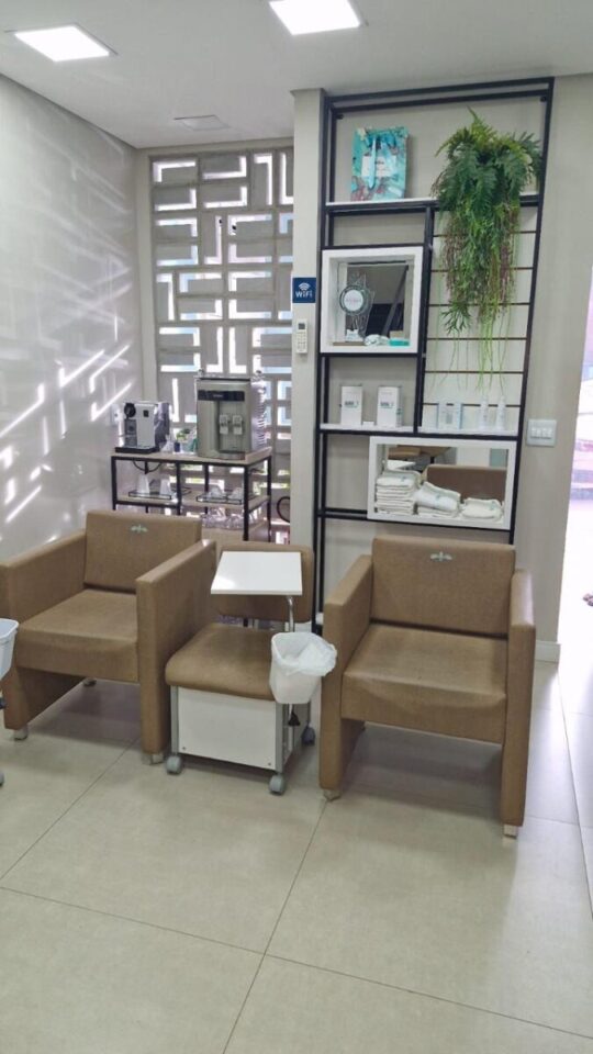 CLÍNICA DE ESTÉTICA RENOMADA NA ASA SUL