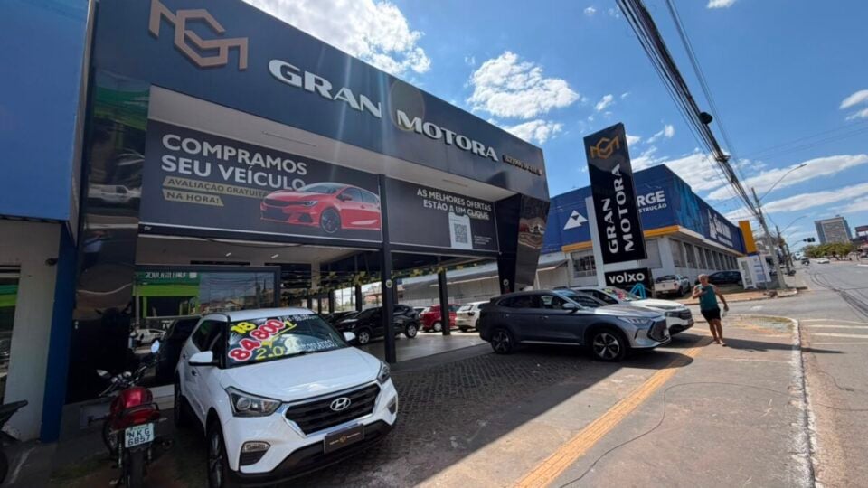 Revenda de veículos seminovos completa em Goiânia