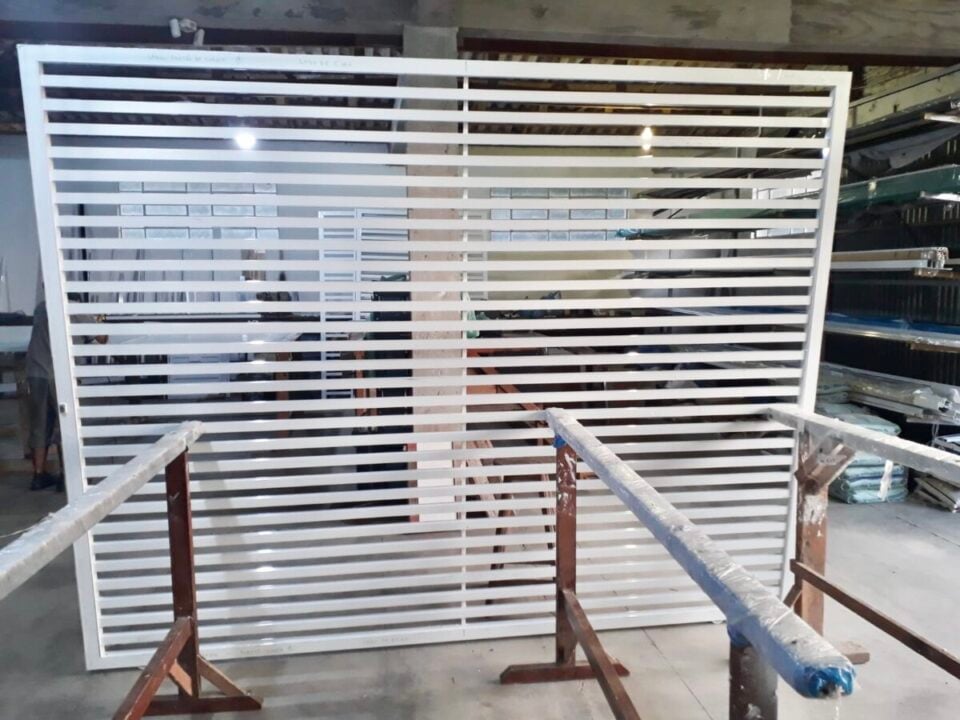 Fábrica de esquadrias de alumínio e vidros temperados à venda em Curitiba