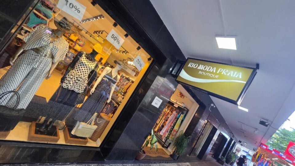 VENDE-SE LOJA EM COPACABANA – PONTO COMERCIAL PRIVILEGIADO