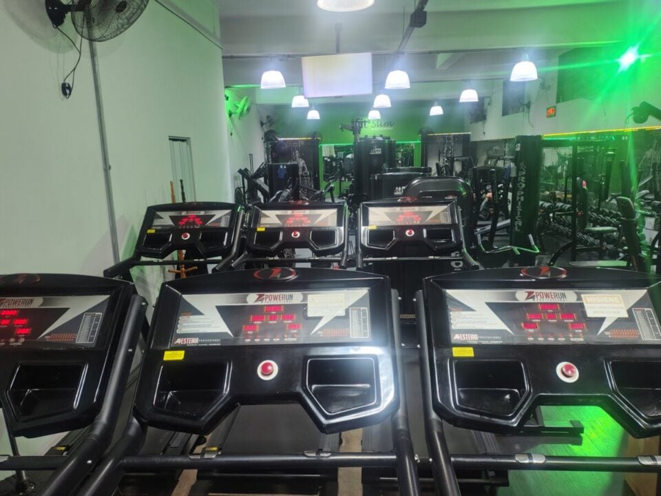 Academia de musculação tradicional de bairro
