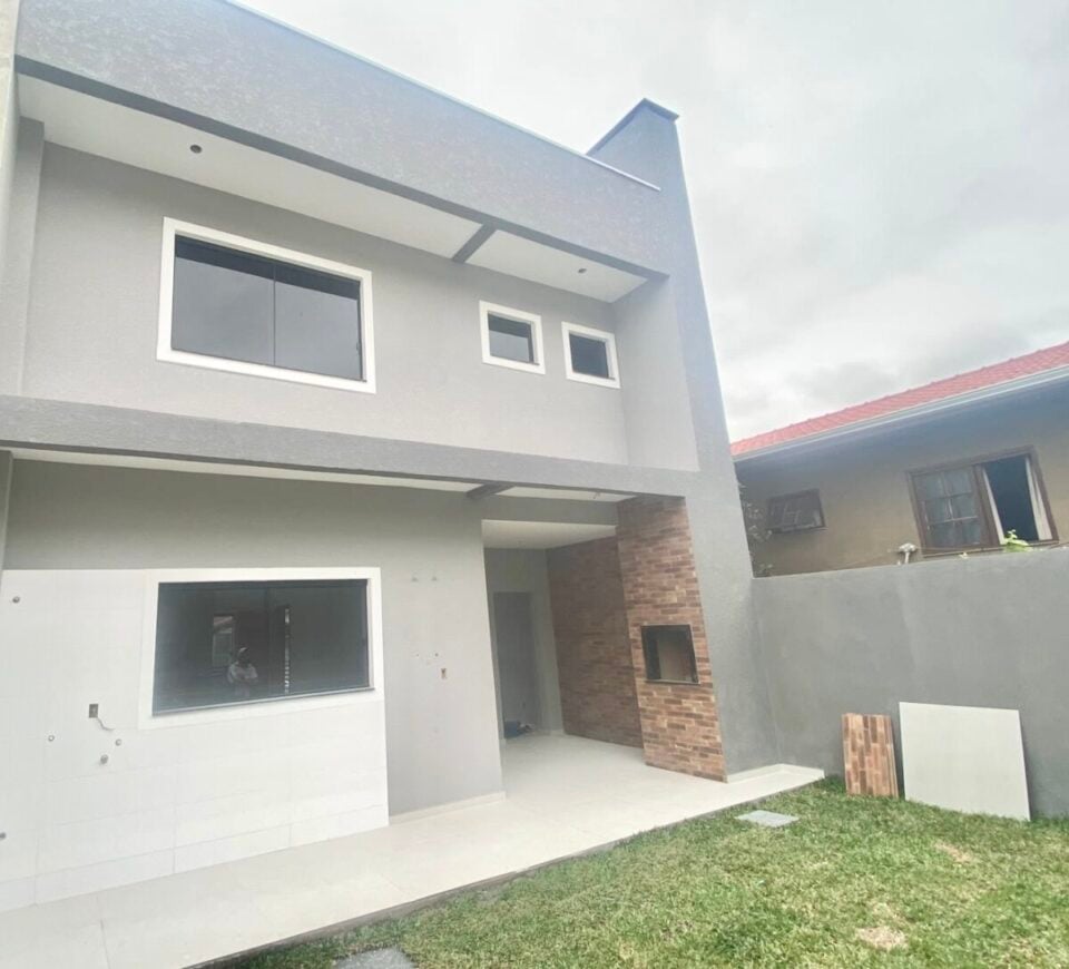 SOBRADO NOVO, 3 QUARTOS, 1 SUÍTE, SACADA, JARDIM E QUINTAL EM CAMPO LARGO
