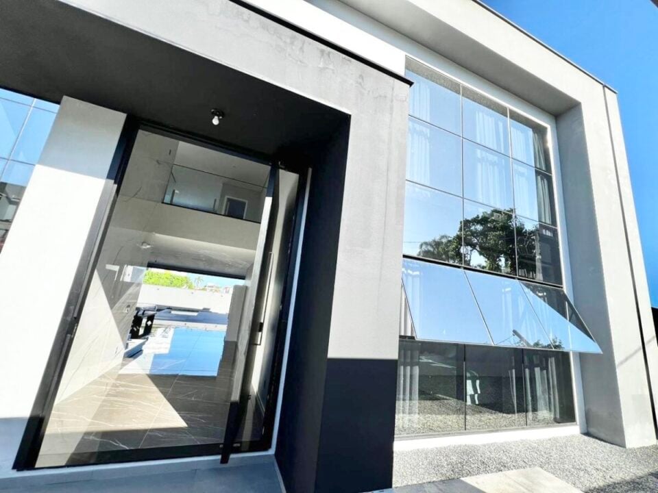 SOBRADO PREMIUM EM UBATUBA, S FRANCISCO DO SUL, NOVO COM PISCINA 434 M²