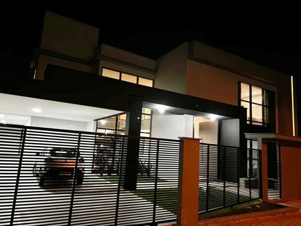 SOBRADO PREMIUM EM UBATUBA, S FRANCISCO DO SUL, NOVO COM PISCINA 434 M²