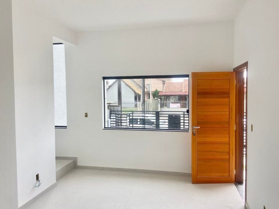 SOBRADO NOVO, 3 QUARTOS, 1 SUÍTE, SACADA, JARDIM E QUINTAL EM CAMPO LARGO