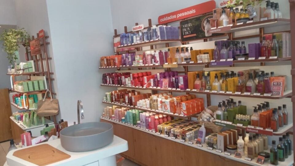 🚨 REPASSE FRANQUIA DE COSMÉTICOS EM COTIA  FAT MÉDIO R 138 MIL/MÊS
