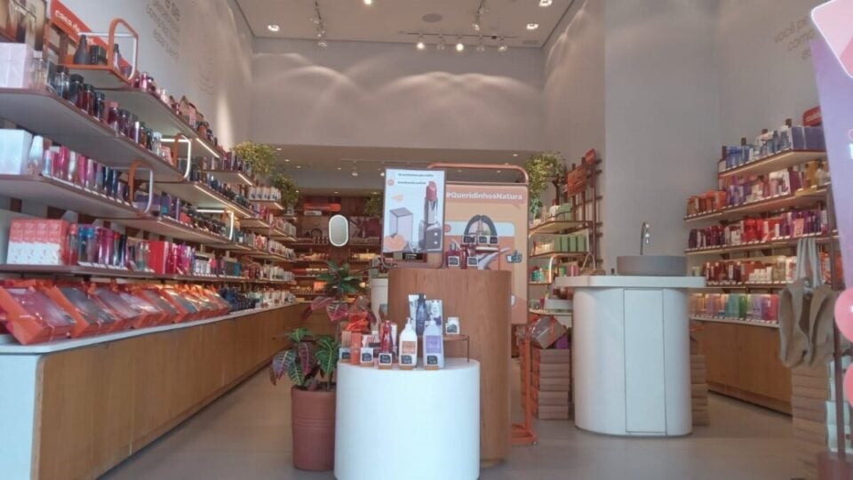 🚨 REPASSE FRANQUIA DE COSMÉTICOS EM COTIA  FAT MÉDIO R 138 MIL/MÊS