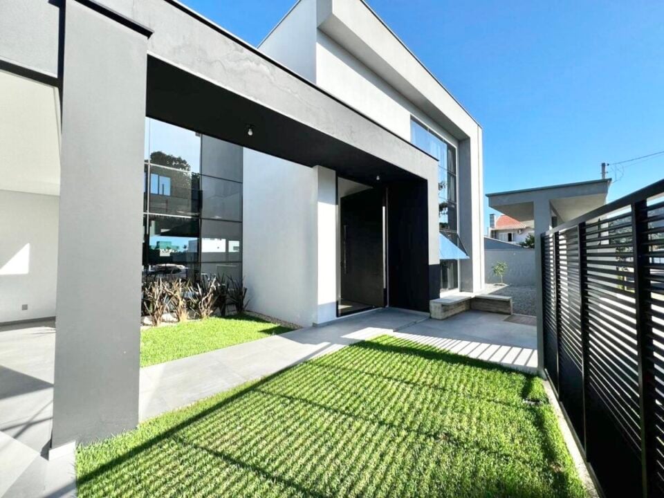 SOBRADO PREMIUM EM UBATUBA, S FRANCISCO DO SUL, NOVO COM PISCINA 434 M²