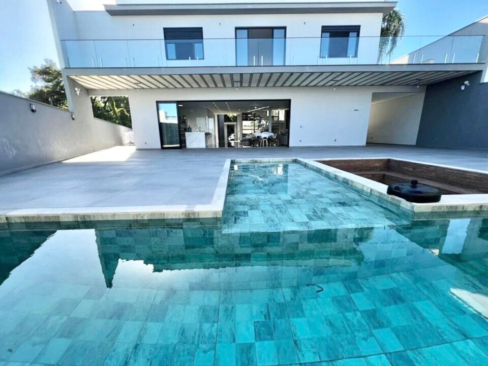 SOBRADO PREMIUM EM UBATUBA, S FRANCISCO DO SUL, NOVO COM PISCINA 434 M²