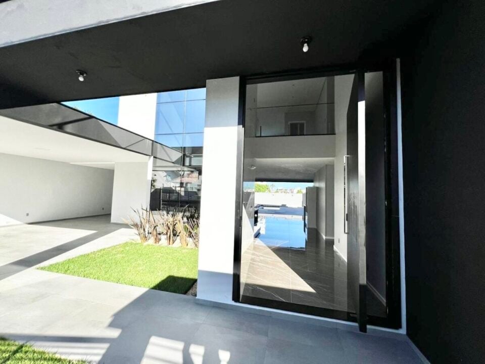 SOBRADO PREMIUM EM UBATUBA, S FRANCISCO DO SUL, NOVO COM PISCINA 434 M²