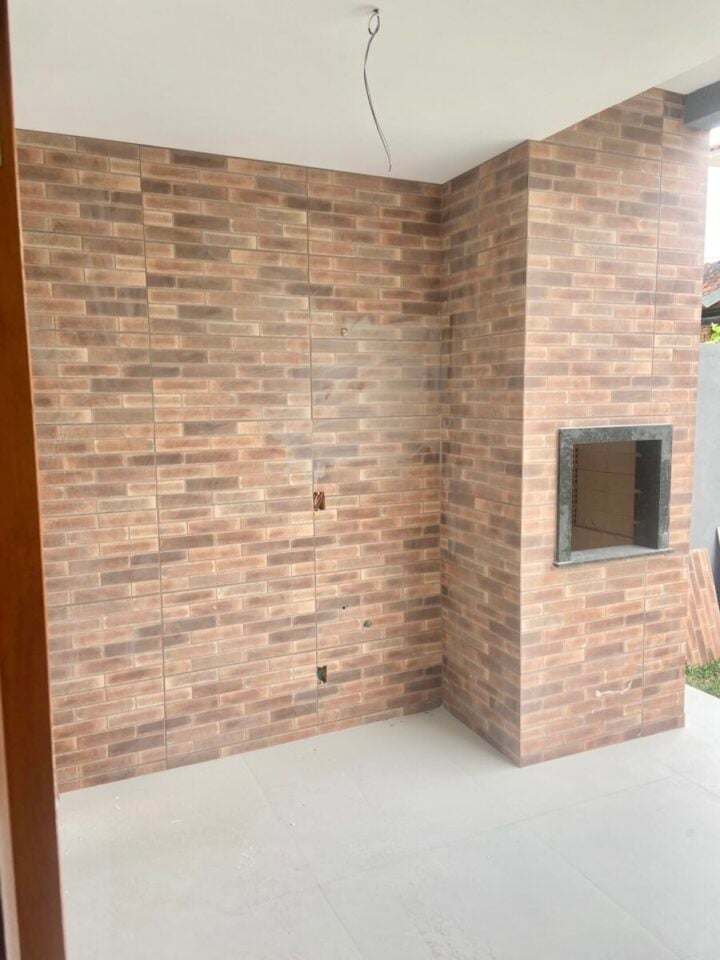 SOBRADO NOVO, 3 QUARTOS, 1 SUÍTE, SACADA, JARDIM E QUINTAL EM CAMPO LARGO